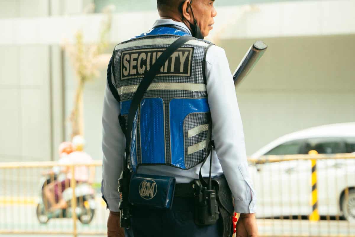 Law enforcement officer on duty — contract guard vs off-duty LEO comparison